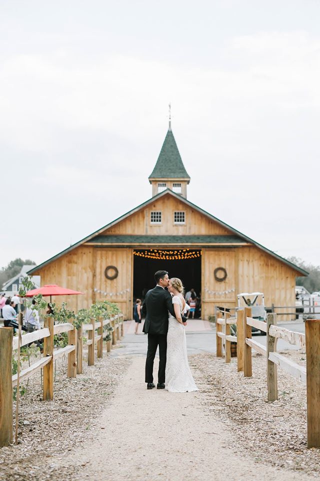 Emily Tebbetts Photography Wedding || Blissful Meadows, Uxbridge, MA 8.jpg