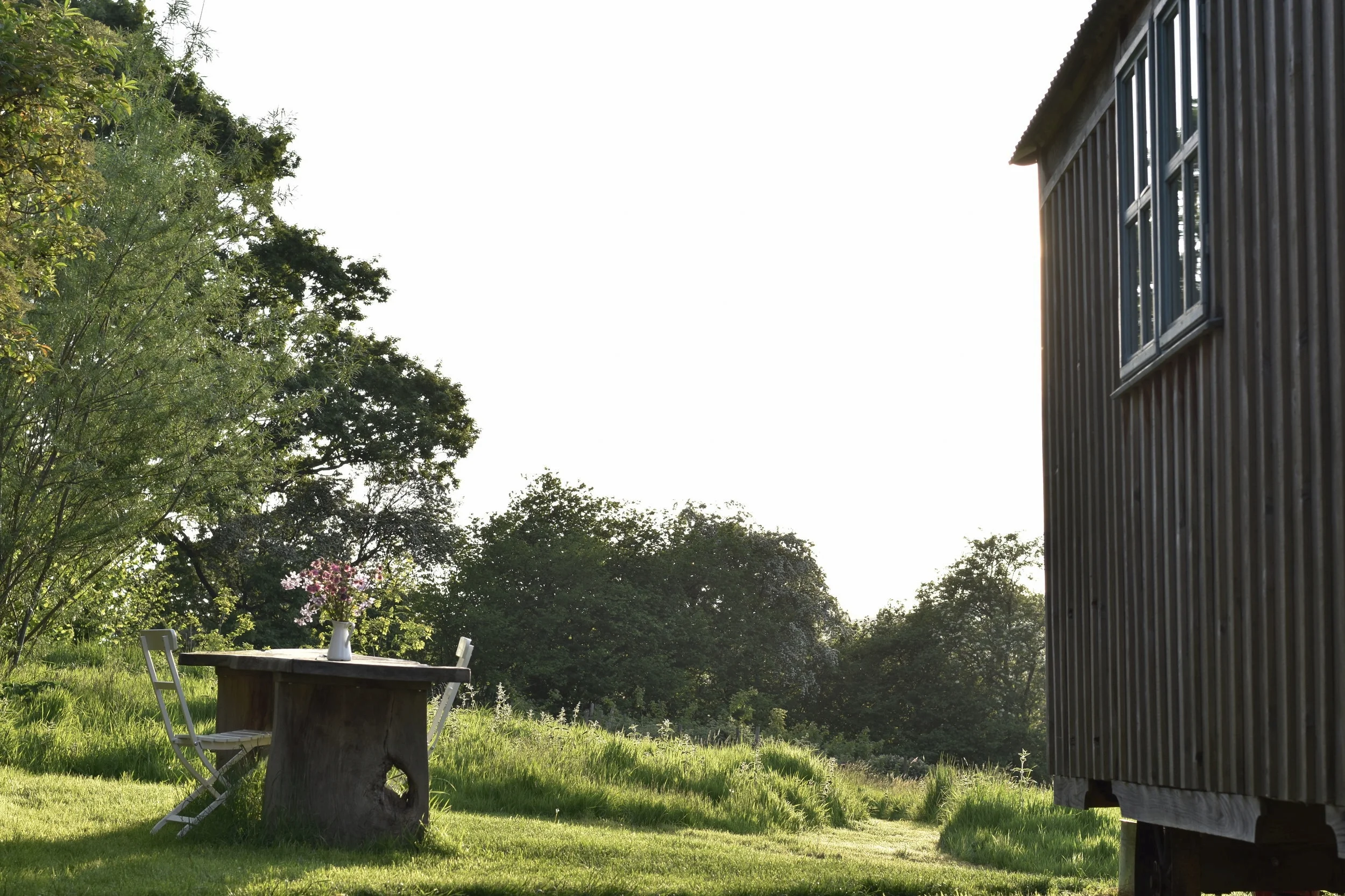 outdoor dining - shepherd's hut