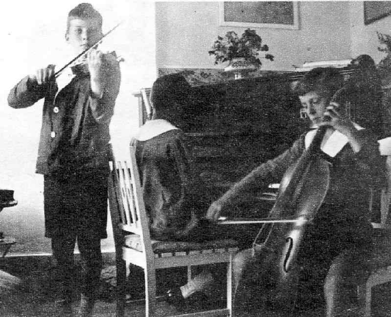 Claus and Berthold as children
