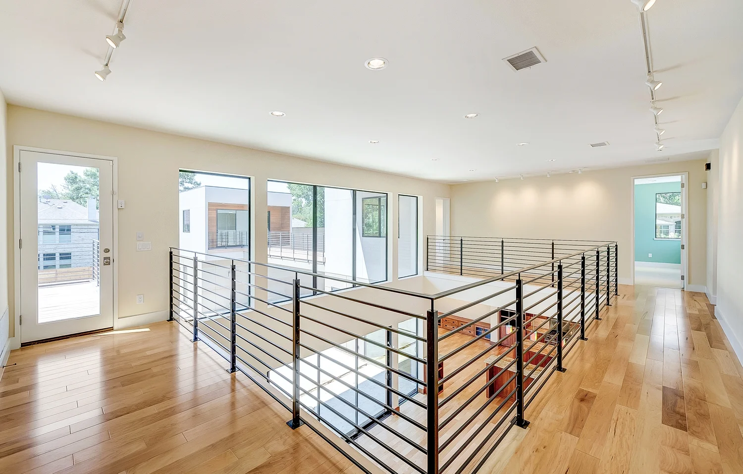 4306Ridge_ClassicUrbanHomes-Hi-3470467227-O.jpg