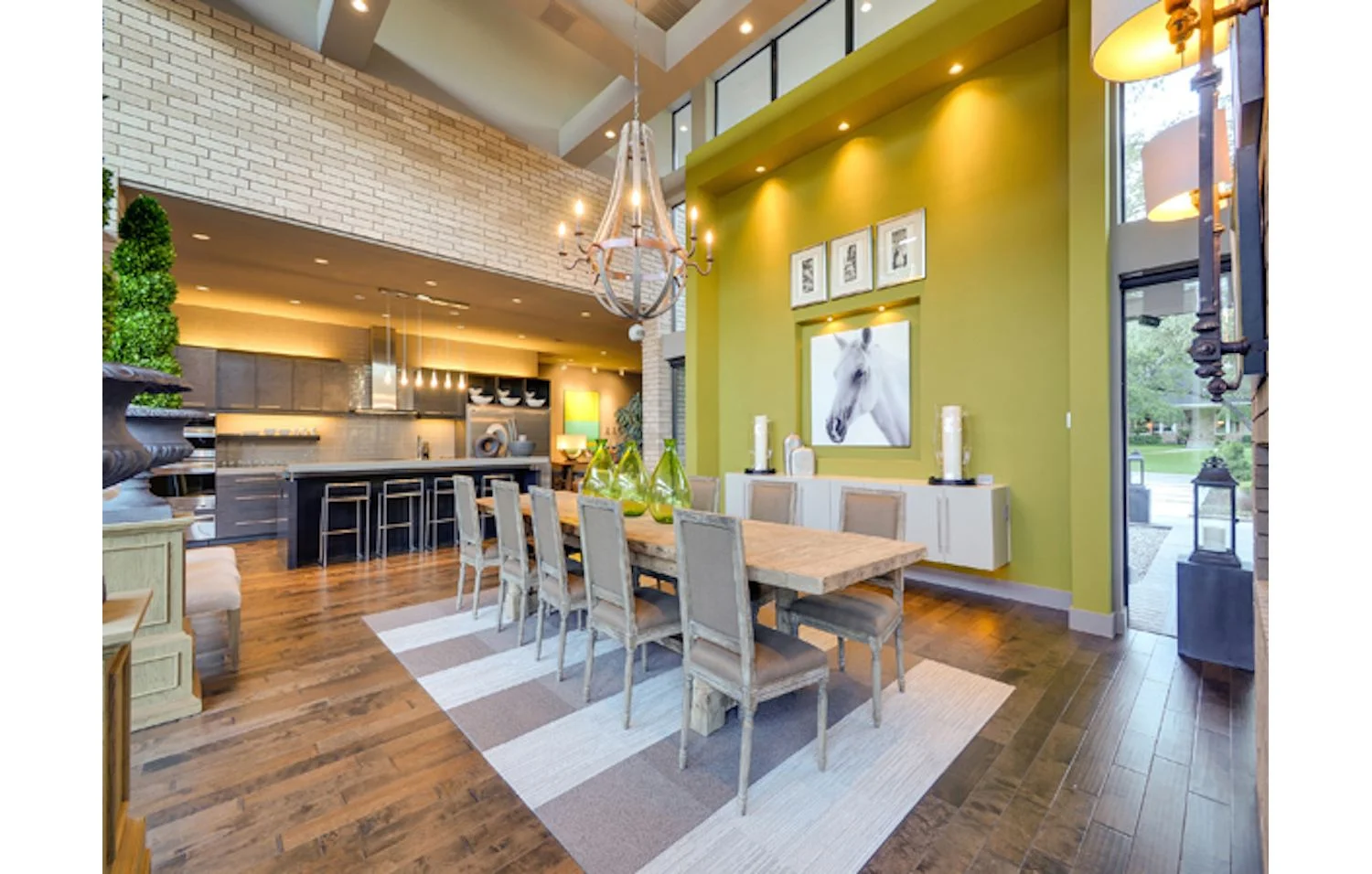 Dining 2.jpg