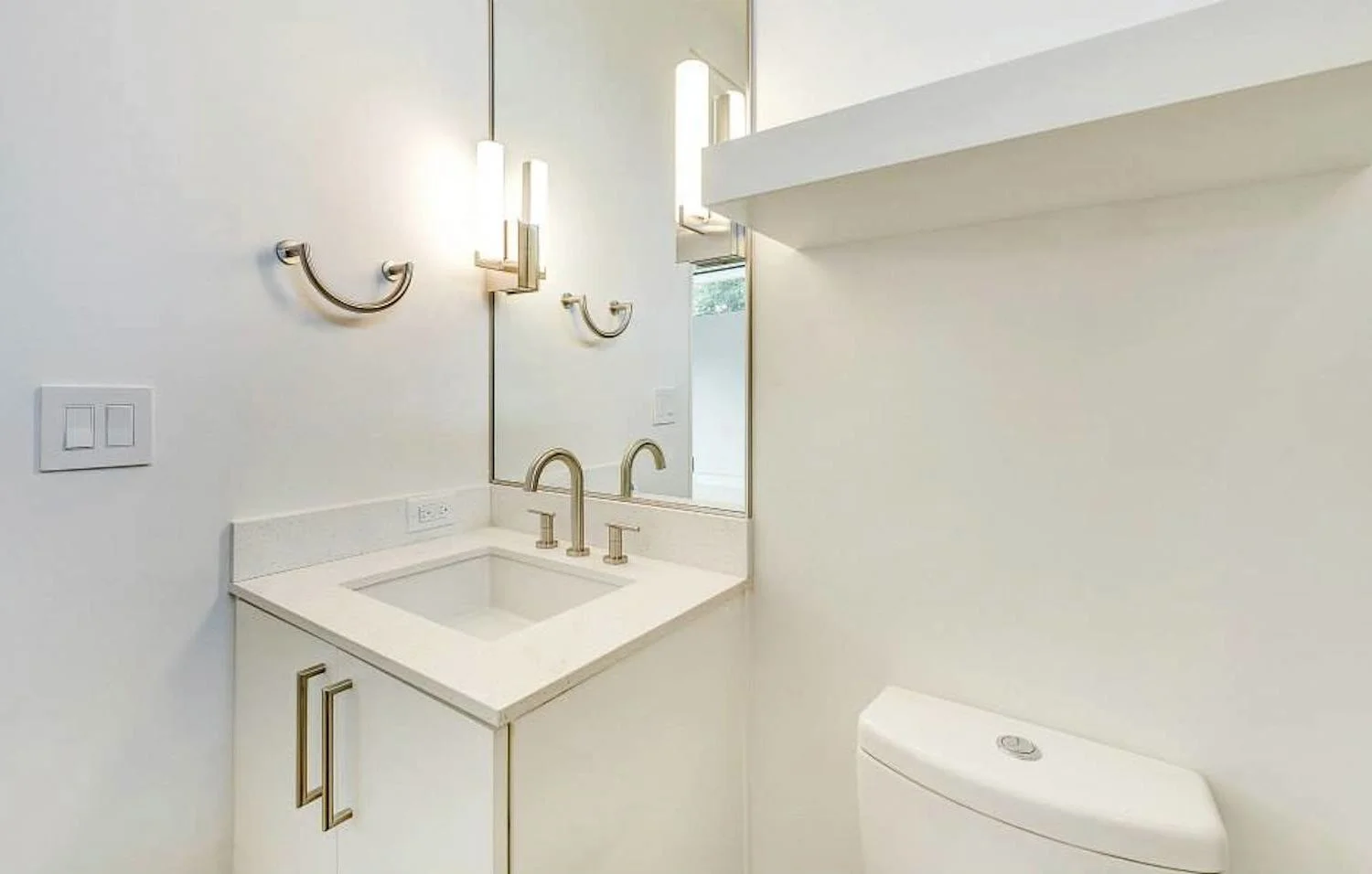 half bath1.jpg