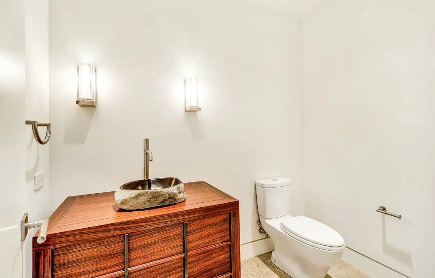 half bath2.jpg