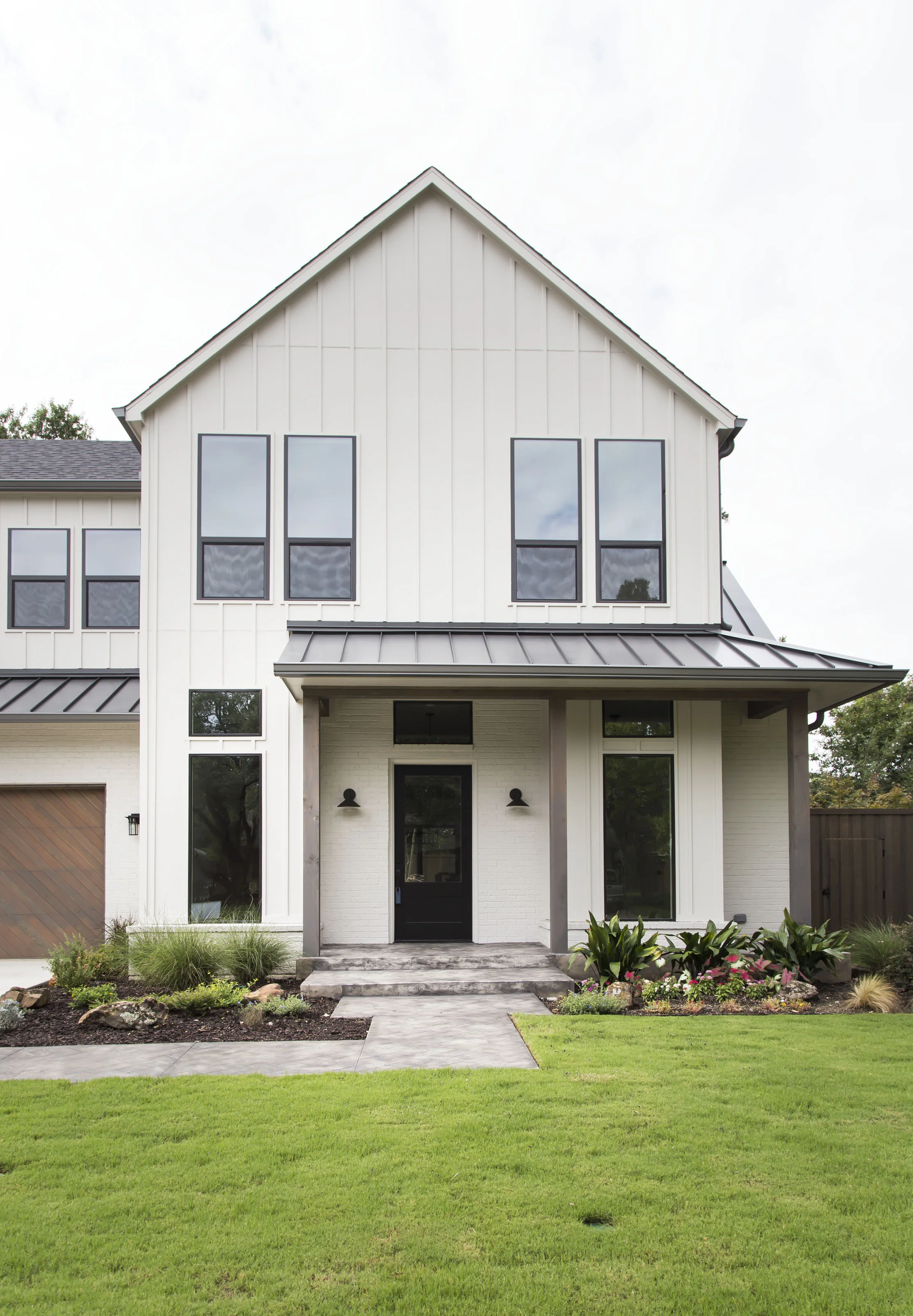 exterior_newbuild_design_transitional_modern.jpg
