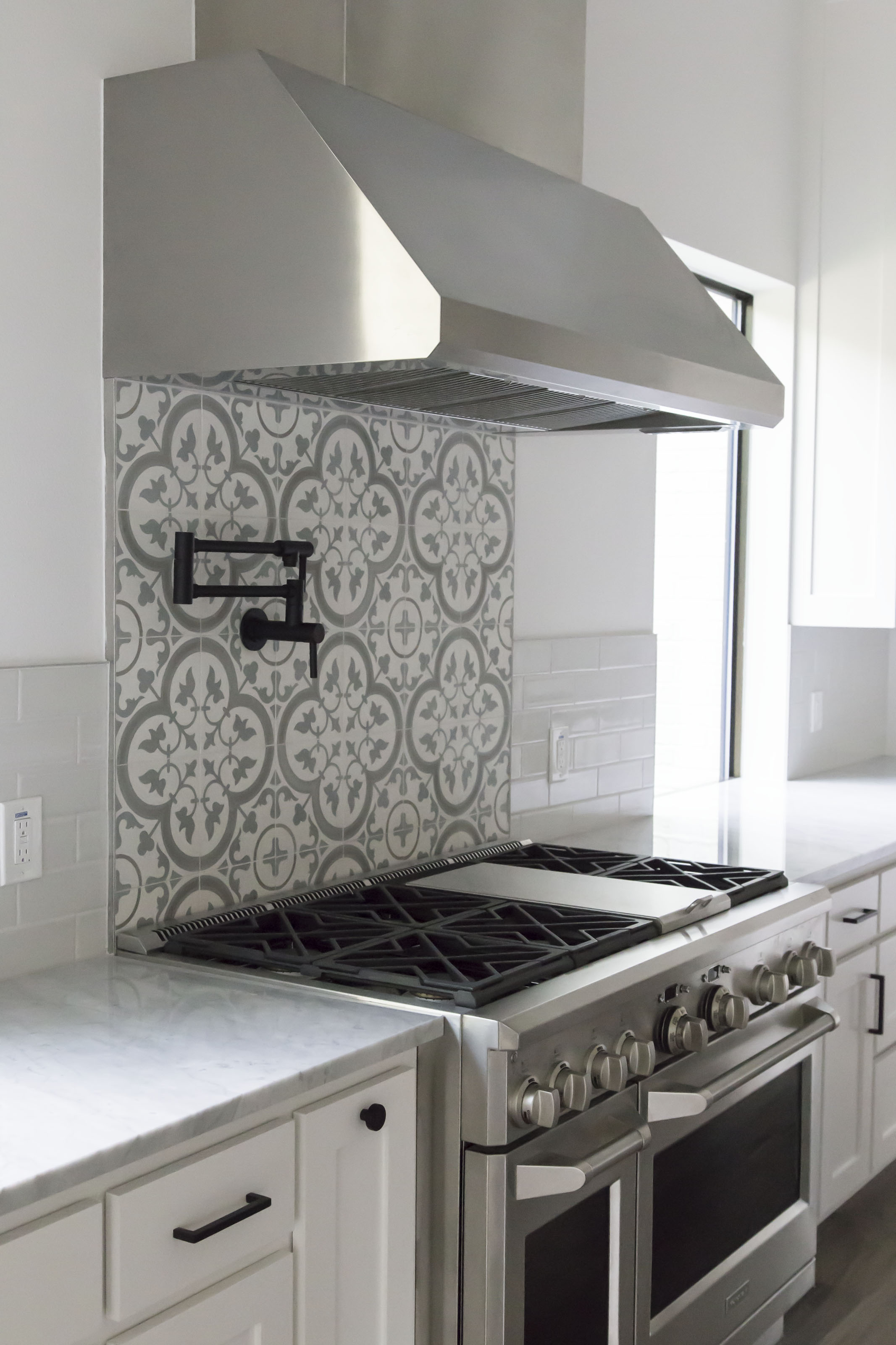 kithcen_tile_potfiller_stove_stainless_modern.jpg