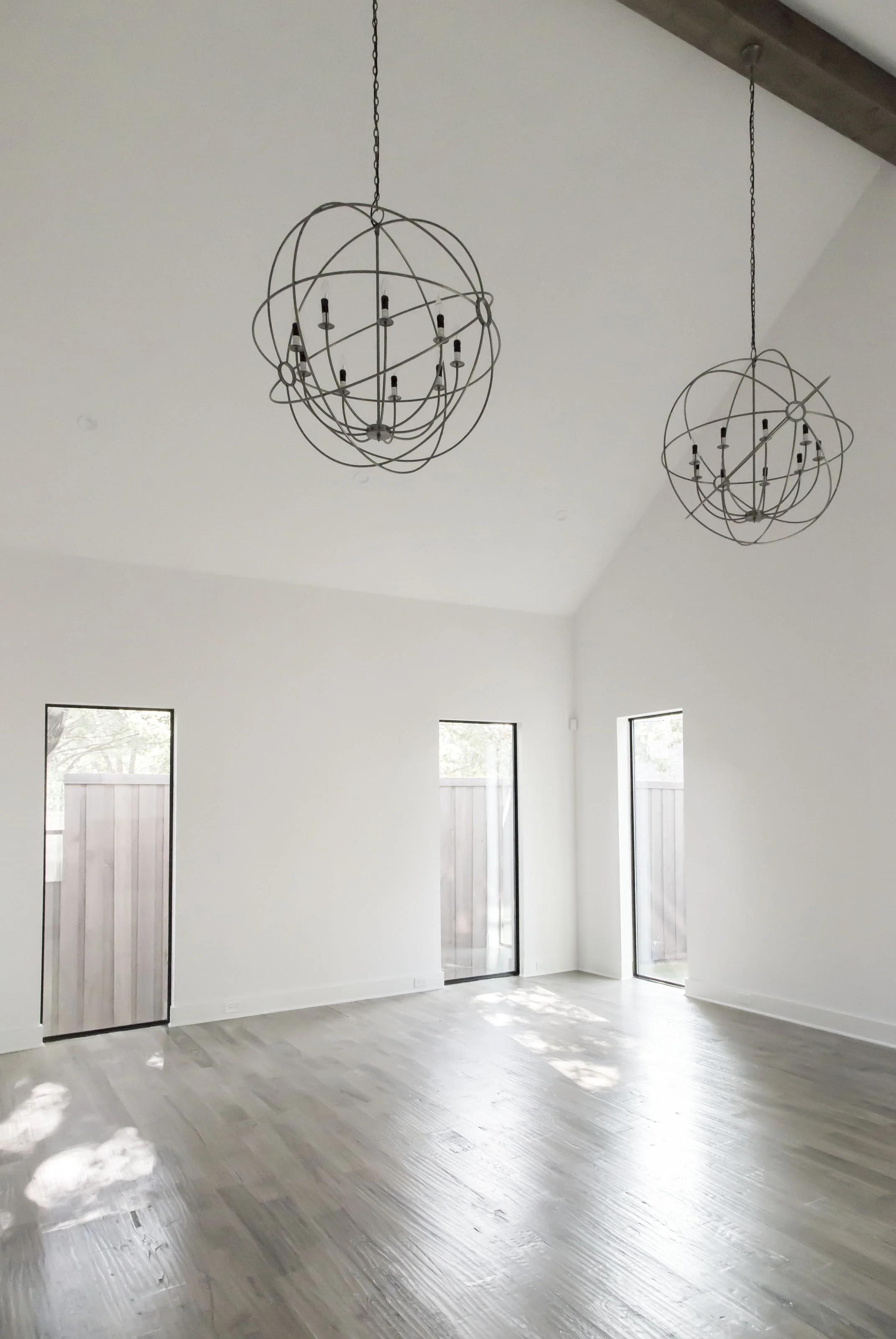 master_pendant_modern_elegant.jpg