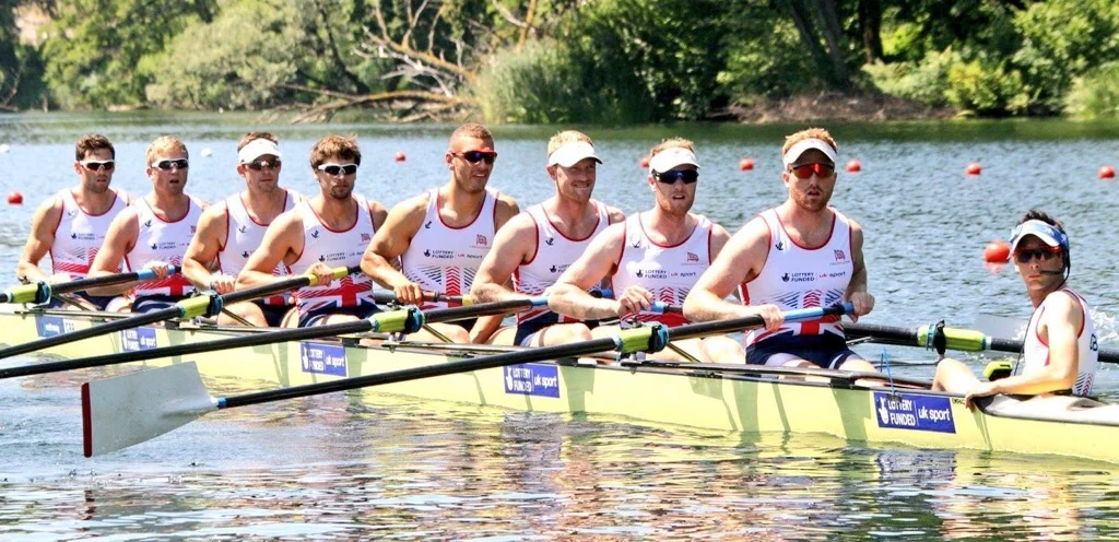 Lining up for the start on one of our favourite racing venues. Ignore any strange facial expressions please...