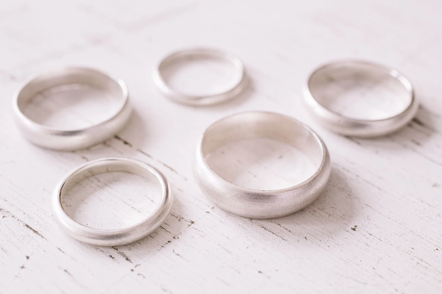 curved-wedding-rings.jpg