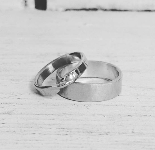 twist-wedding-ring.png