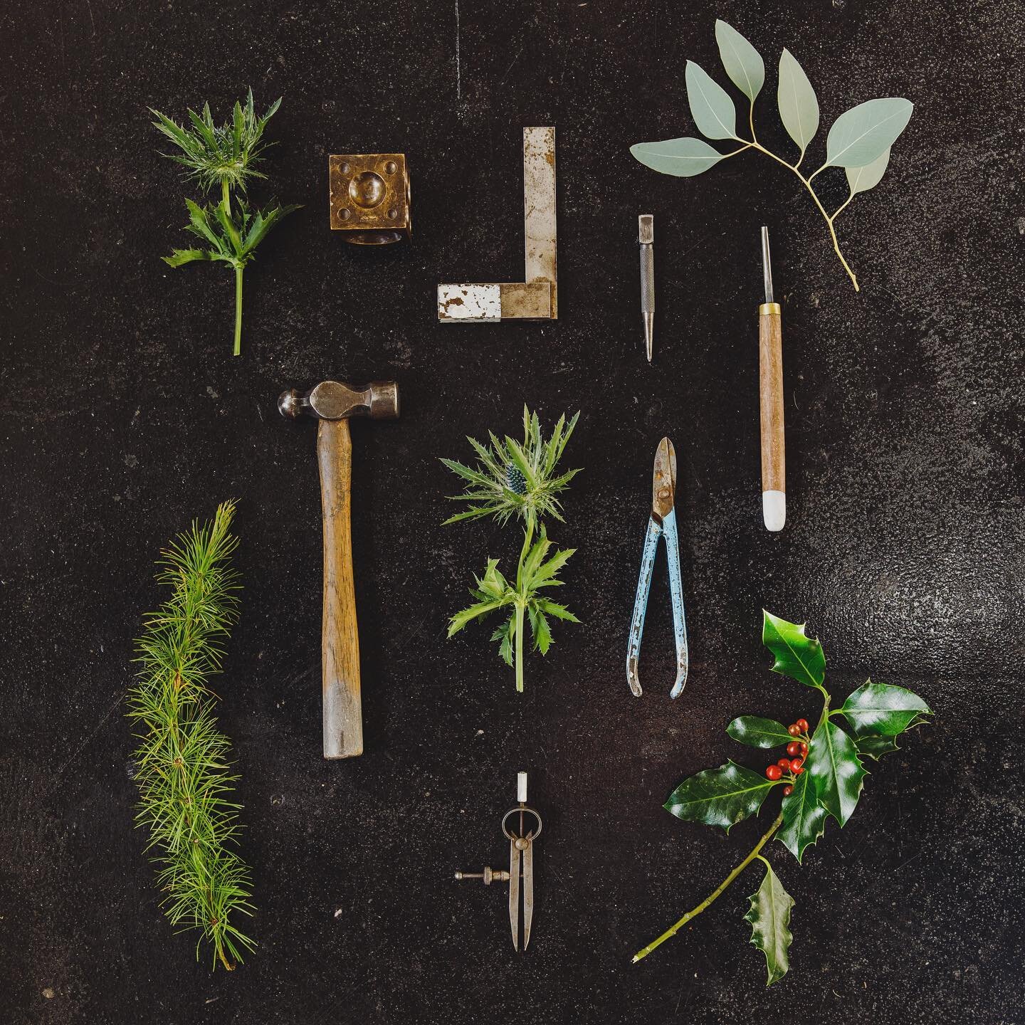 Merry Christmas from us all at the workshop! 🌲
We can&rsquo;t wait to get back to making and seeing you all as soon as we can next year ✨
Lovely pic by @jackspiceradams 
#makeyourownweddingrings #jewelleryclasses #happychristmas #underthefloralspell