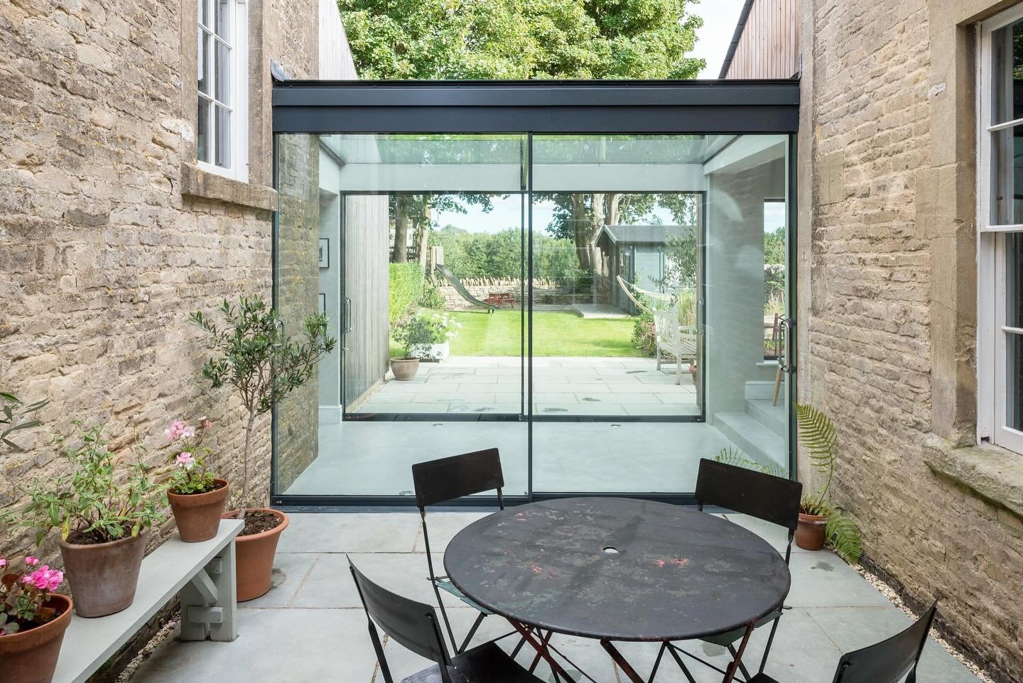 Once two distinct buildings, a chapel and a manse, stood just a metre apart at their closest point. The central challenge of this conversion was to reunite them, creating a single, coherent home while respecting their historic character.

In collabor
