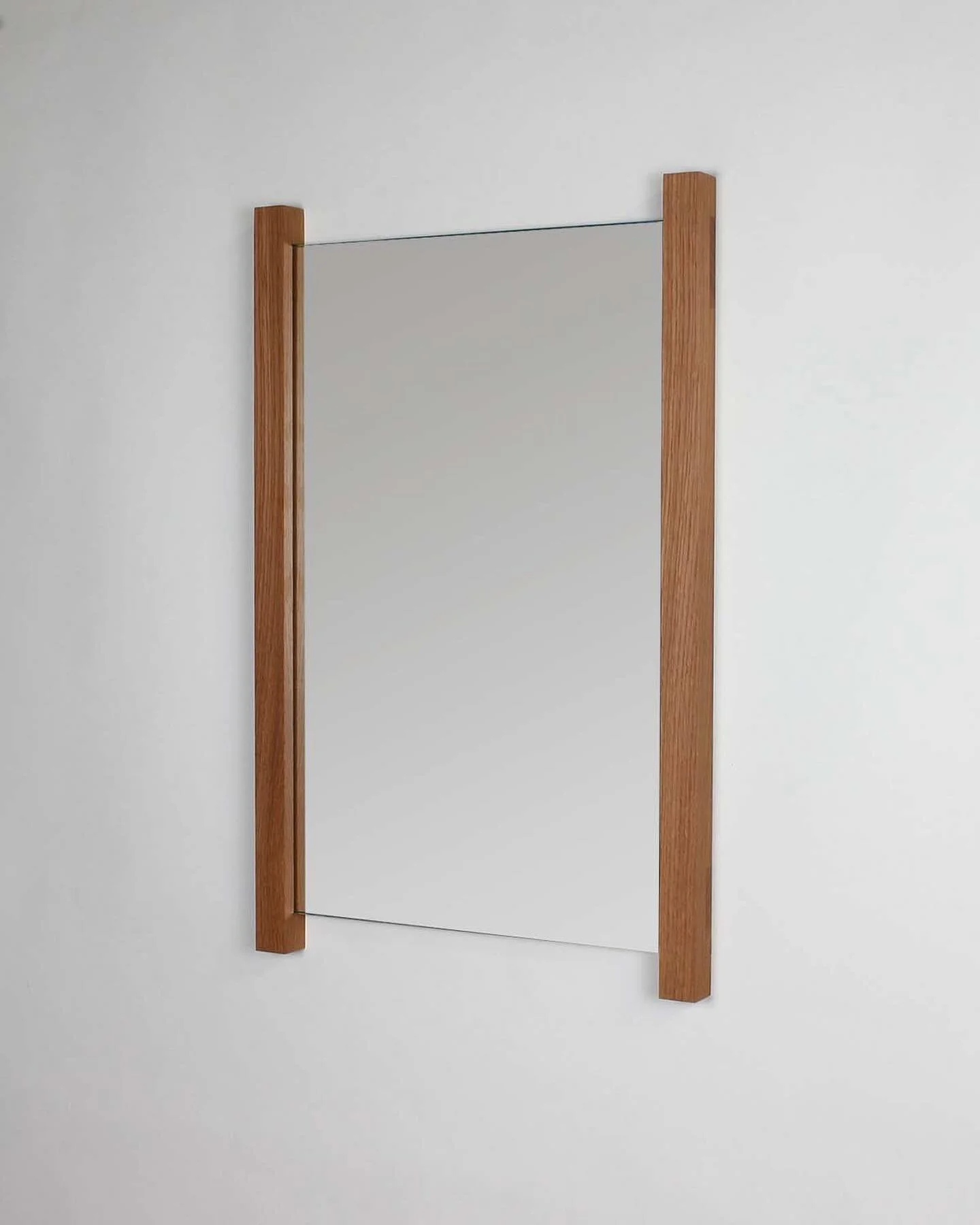 a simple mirror frame that isn&rsquo;t that simple