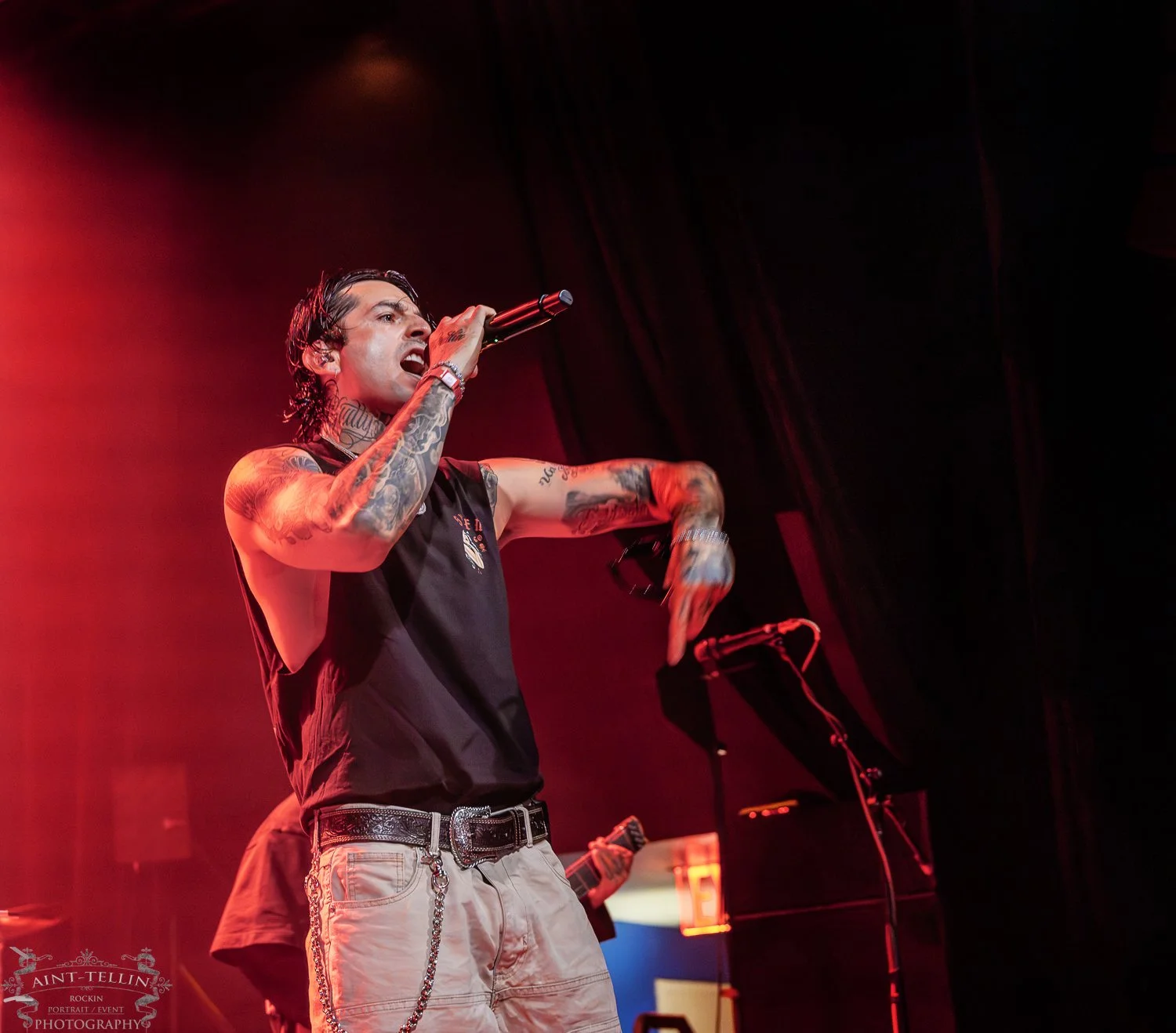 Ladrones irving 26A9493-Enhanced-NR.jpg