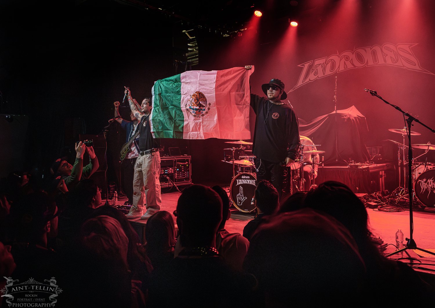 Ladrones irving 26A9519-Enhanced-NR.jpg
