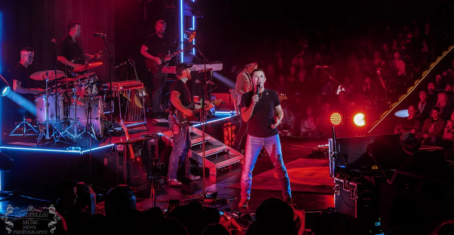 scotty McCreery westbury 26A1703-Enhanced-NR.jpg