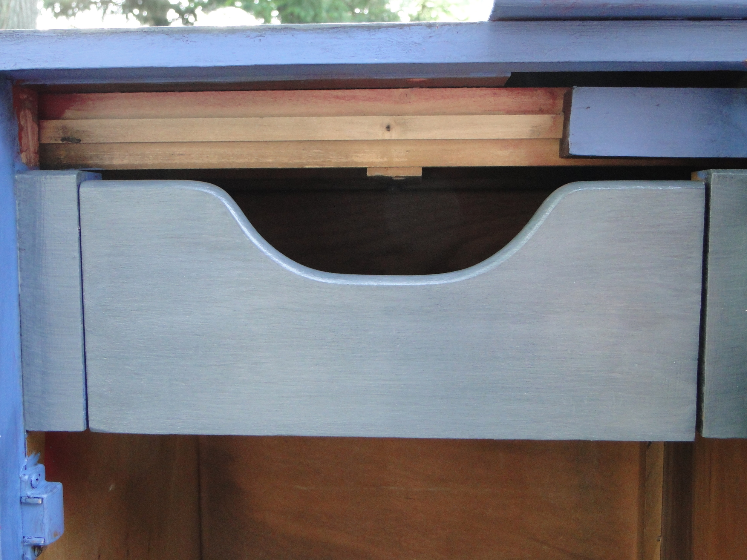 Subtle "tone-on-tone" grey finish on drawer