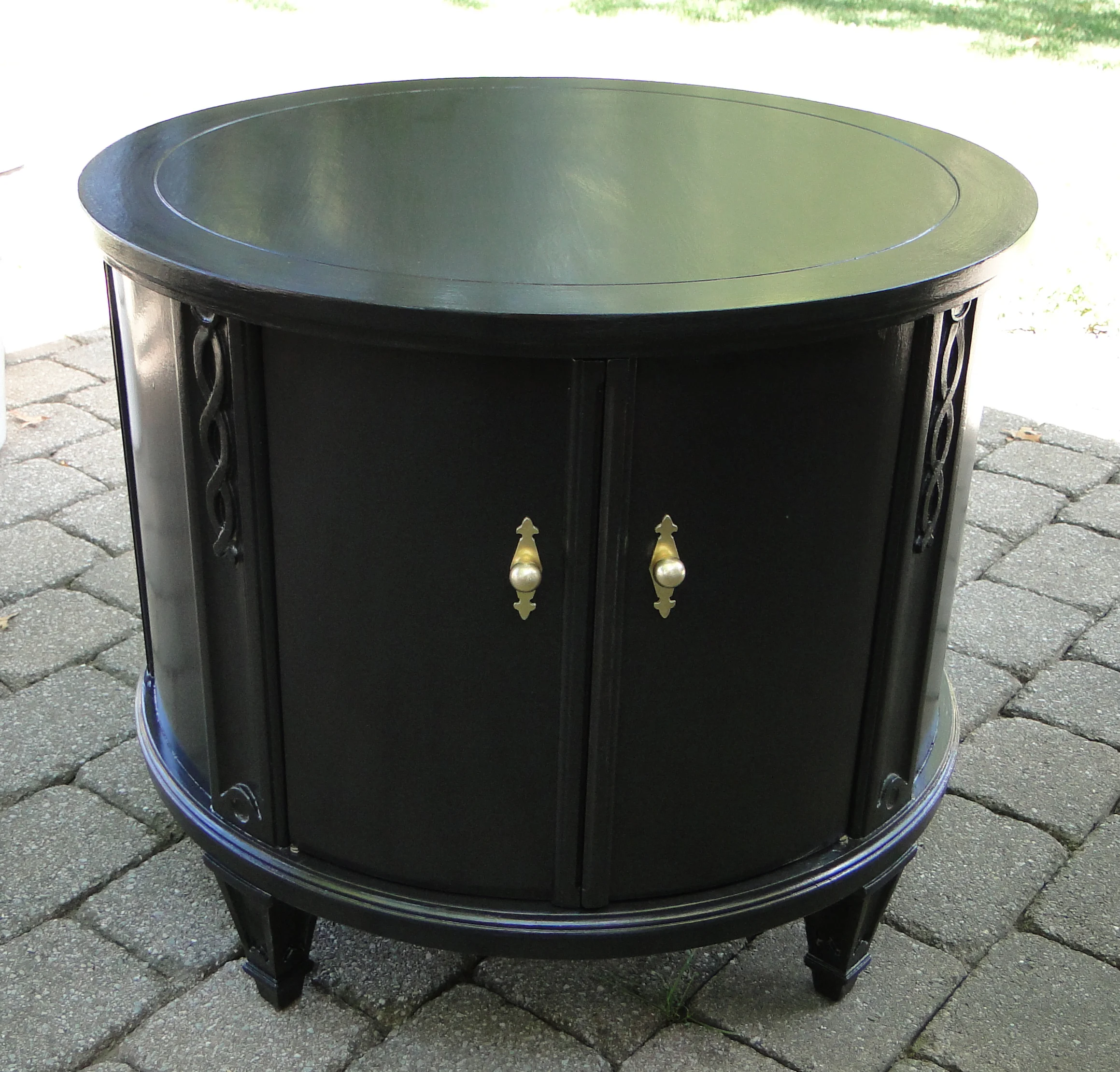 After front view patio.JPG