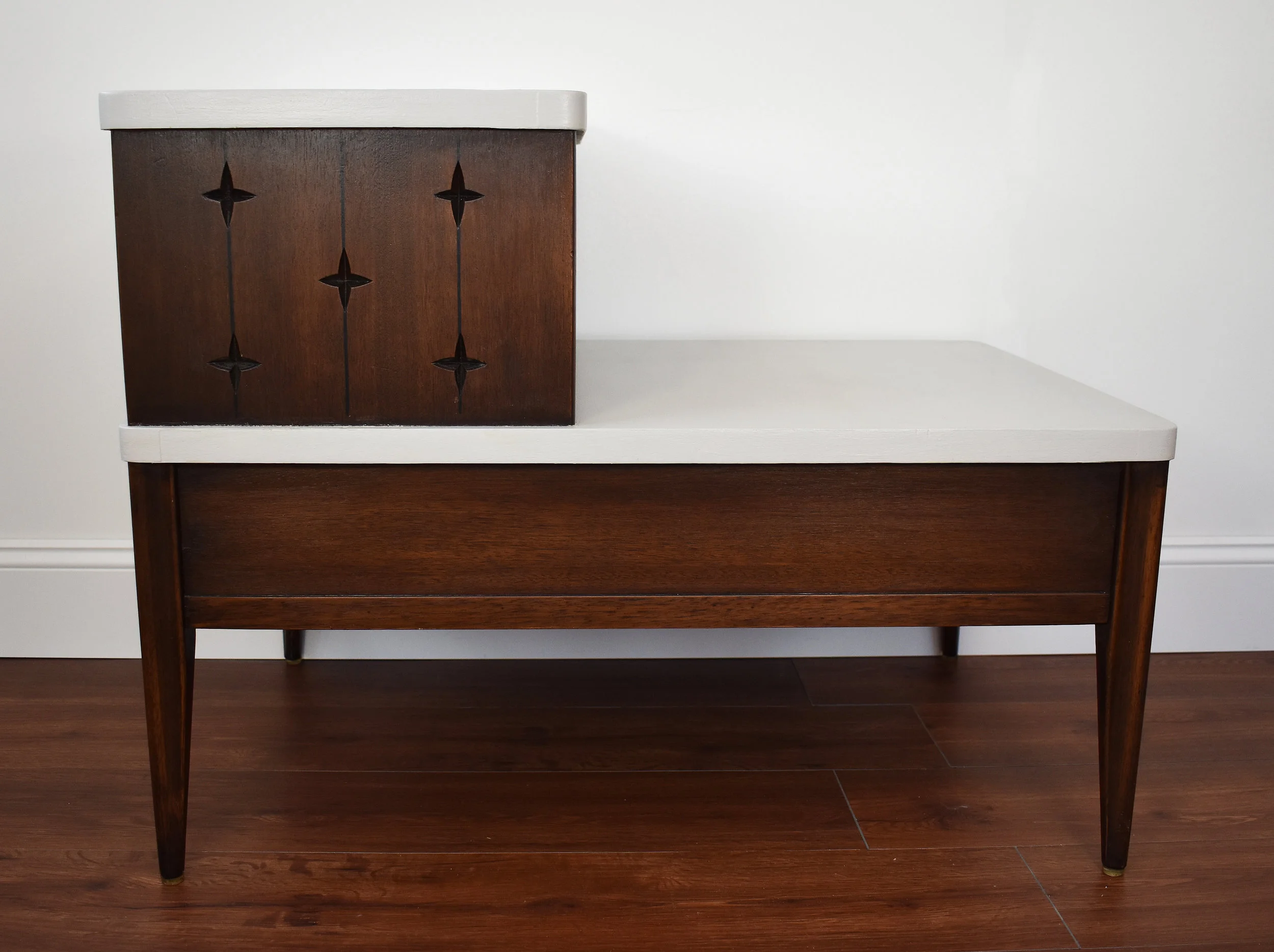 Side view of signature "Saga" design