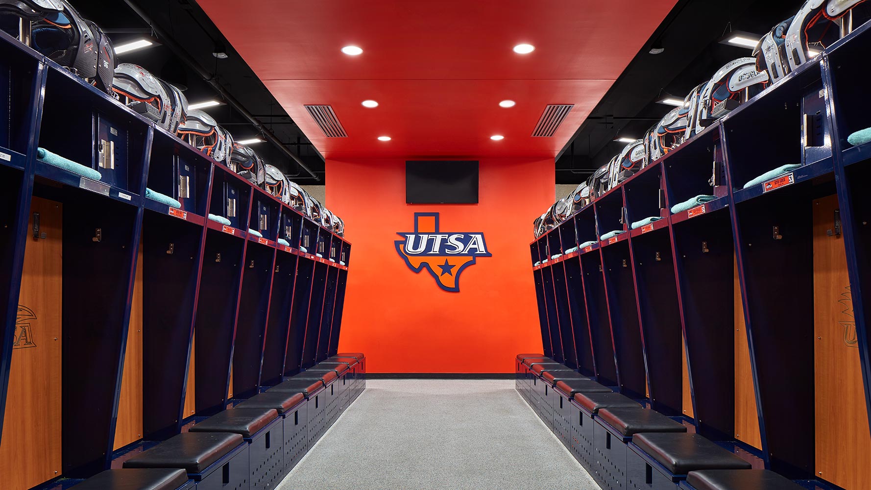 UTSA-Lockeroom01.jpg