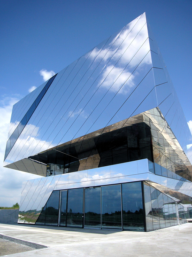 Palaon-Mirror-Building-Holzer-Kobler-Architekturen-4.jpg