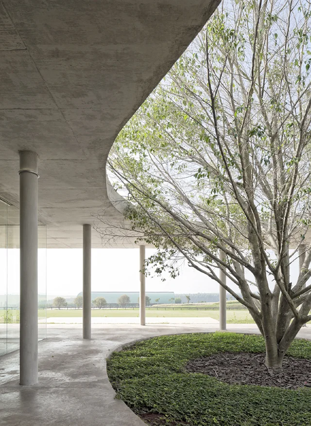 Fazanda-Boa-Vista-Equestrian-Center-Clubhouse-Isay-Weinfeld-5.jpg