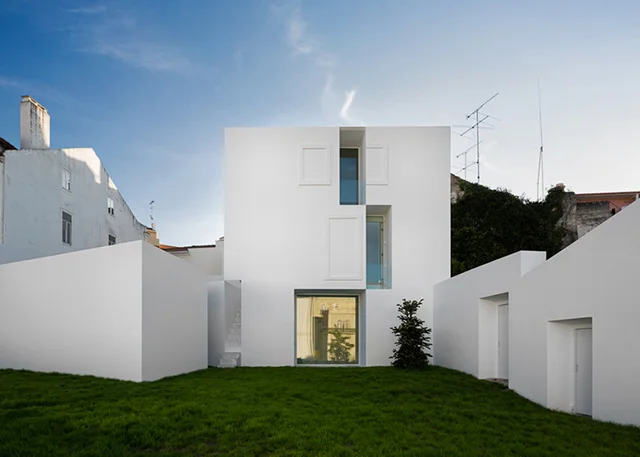 House-in-Alcobaca-by-Aires-Mateus-4.jpg