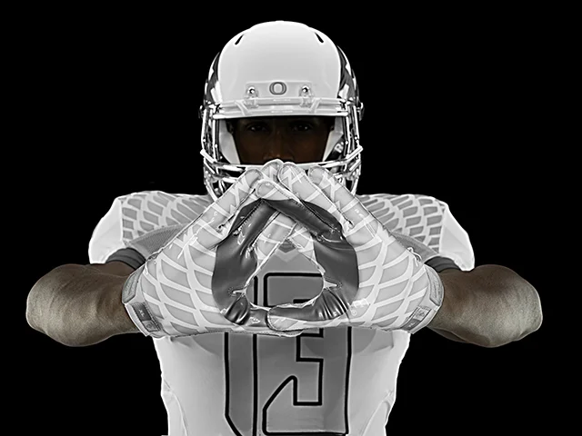 Nike-Football-Uniform-UofO-Home-Glovers-10.jpg