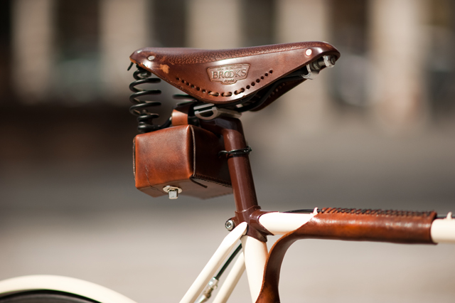 Walnut-Studio-Leather-Bicycle-bags-knstrct-2.jpg