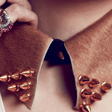 Fashion's New Collar Queens