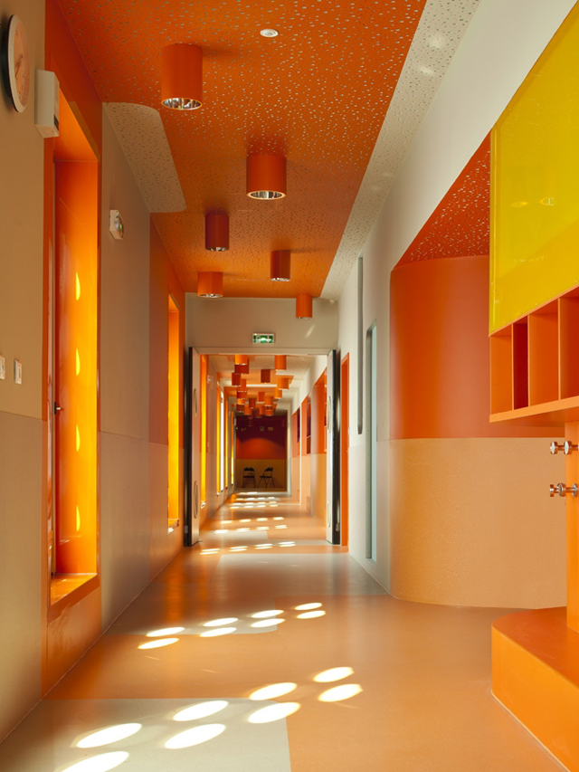 L-ecole-Polyvalente-Claude-Bernard-Brenac-Gonzalez-colorful-interiors-3.jpg