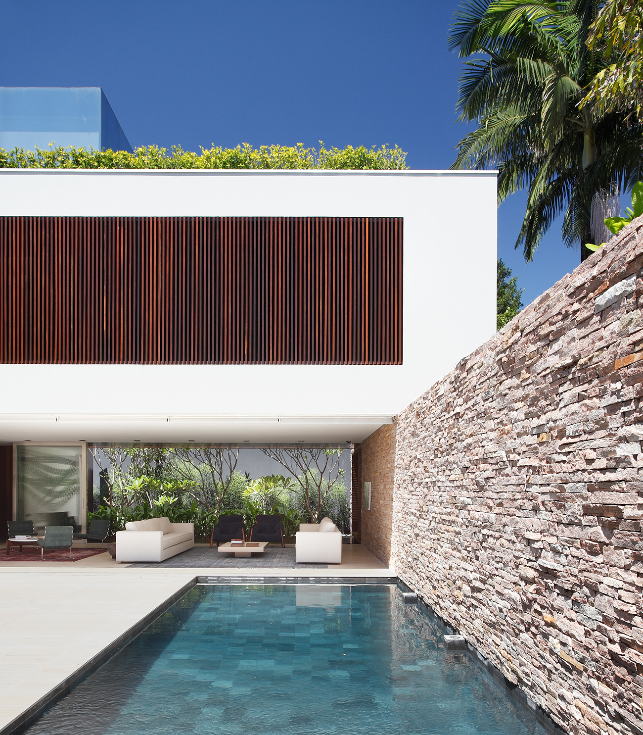 AH-House-Guilherme-Torres-Studio-Brazil-71.jpg