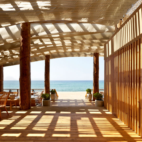 Bar Bouni: A Bar on The Beach