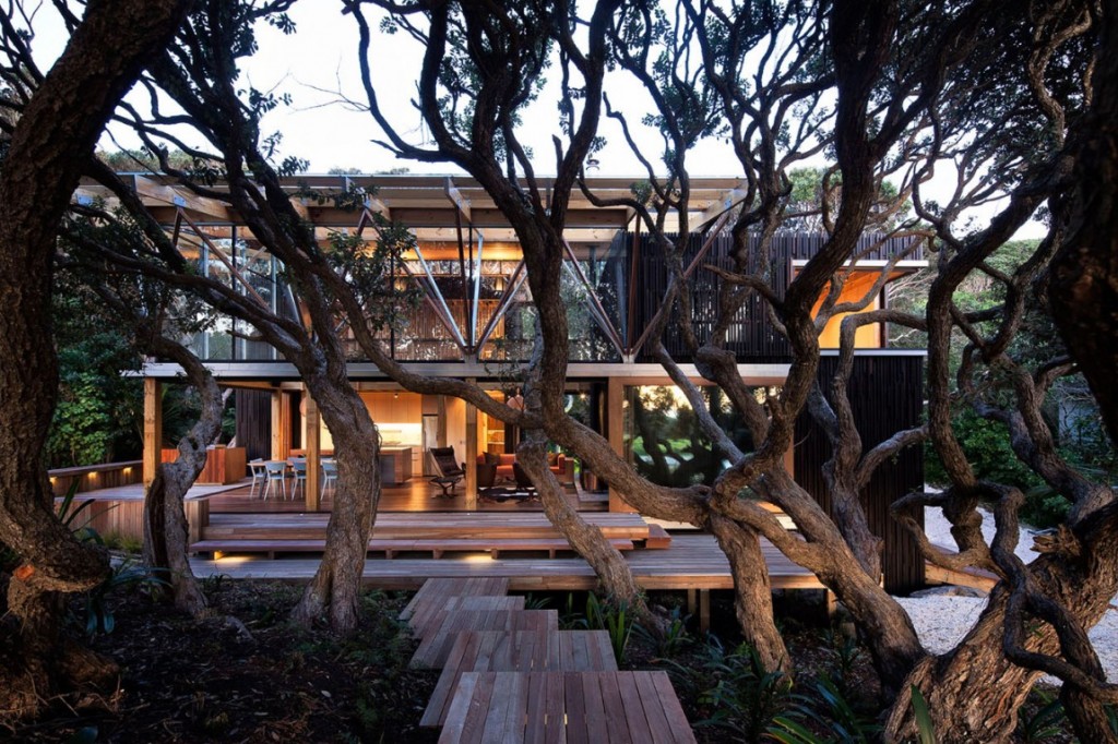 Under-Pohutukawa-herbst-architects-modern-home-1-1024x682.jpg