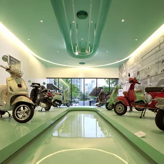 Vespa Galleria by Supermachine