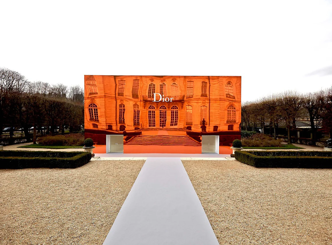 Christian-Dior-Couture-SS14-Bureau-Betak-Musee-Rodin-1.jpg