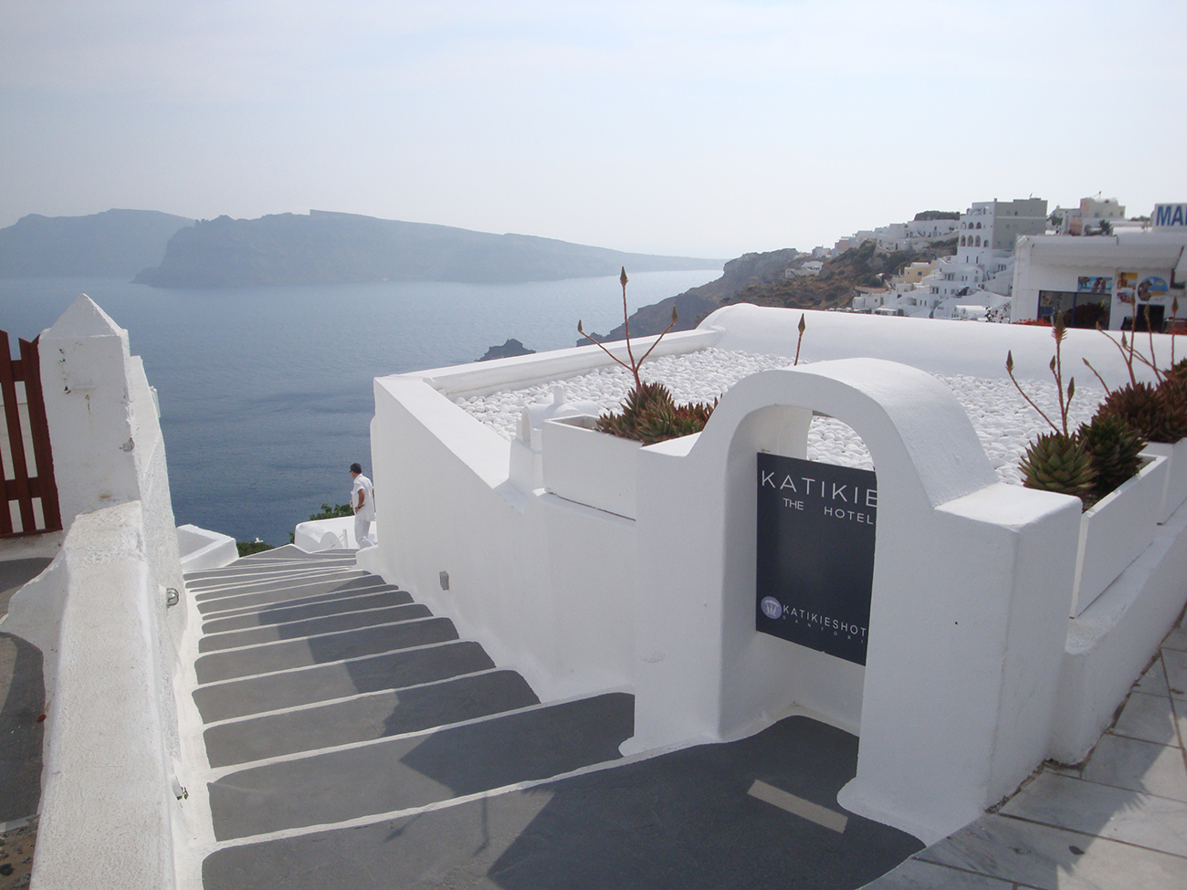 Katikies-Hotel-Greece-Travel-7.jpg