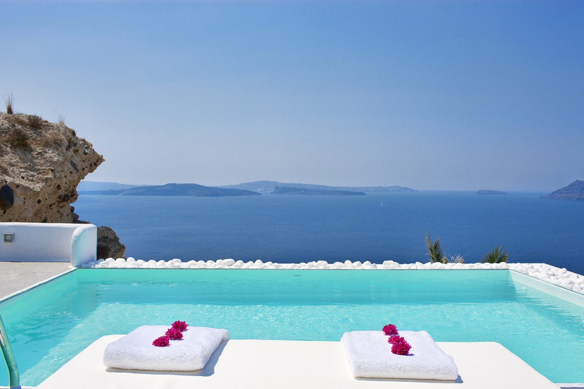 Katikies-Hotel-Greece-Travel-3.jpg