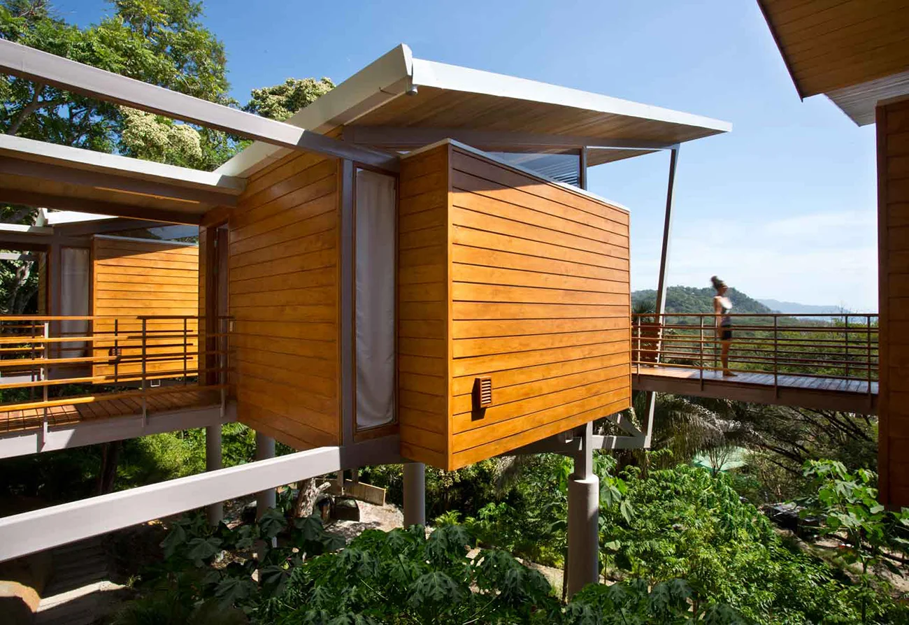 Float Atop the Earth: Casa Flotanta