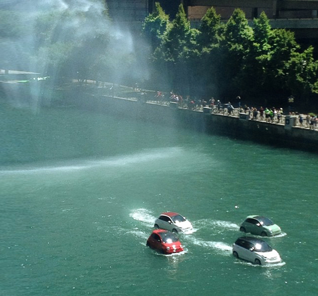 Floating-Fiat-Cars-Chicago-River-Commercial-2.jpg