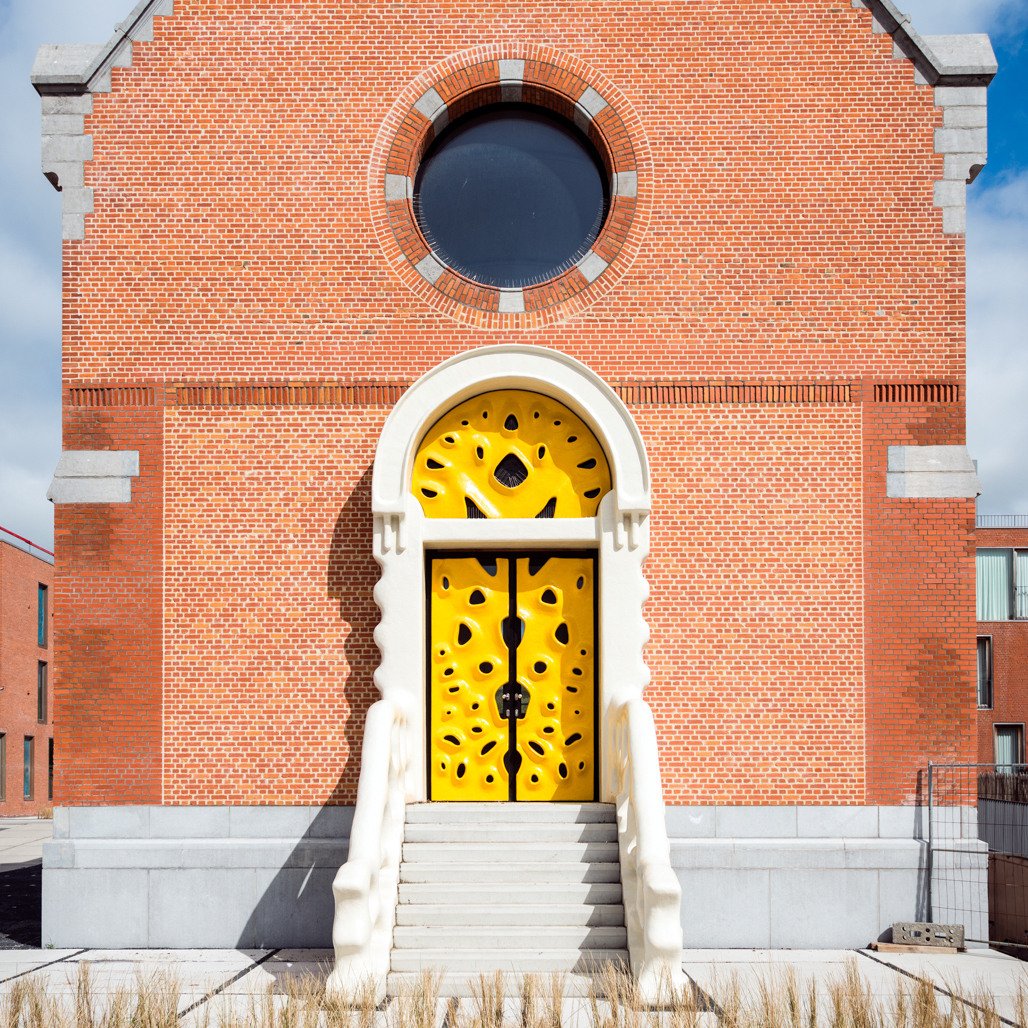 Imagrod-Nick-Ervinck-Studio-Yellow-Door-Sculpture-Church-2.jpg