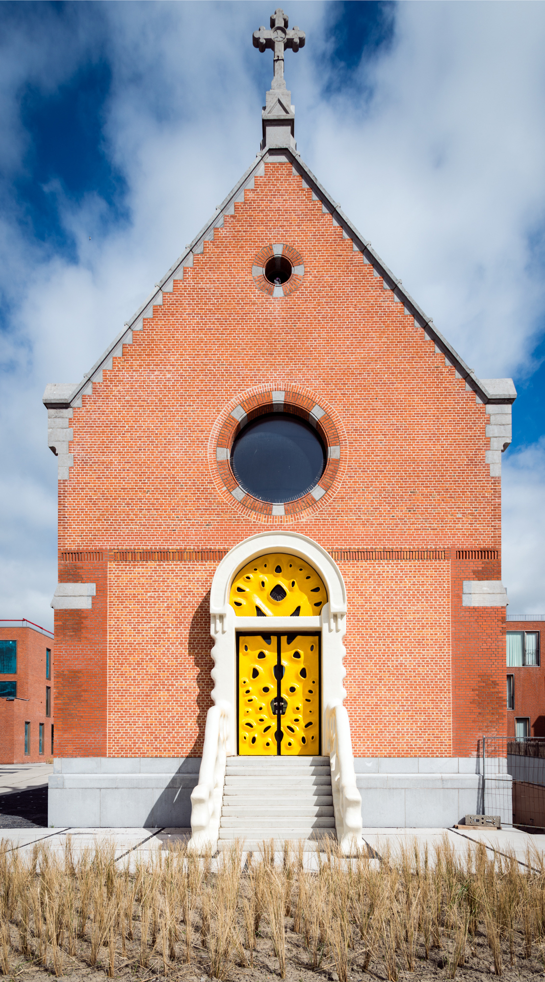 Imagrod-Nick-Ervinck-Studio-Yellow-Door-Sculpture-Church-1.jpg