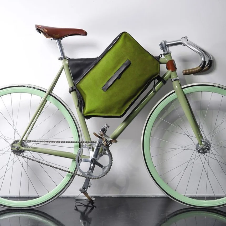Senhor Prudêncio's Bicycle Case: A Modular Briefcase for the Steel Horse Set