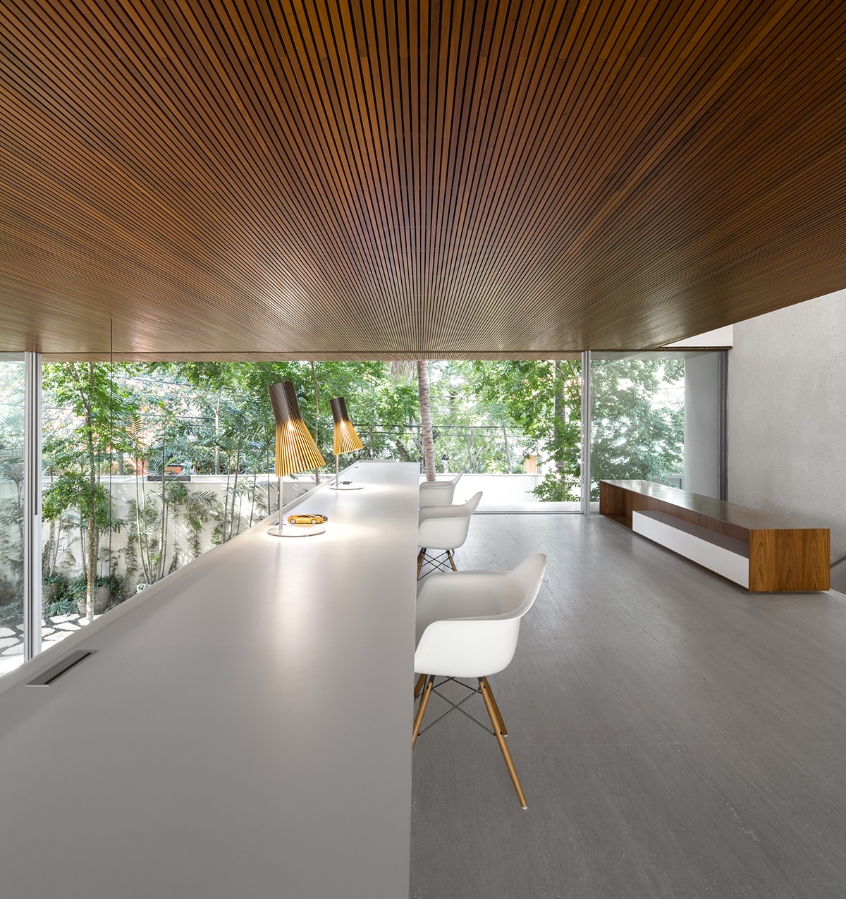 L House in San Paulo designed by architect Marcio Kogan of MK27 Studio