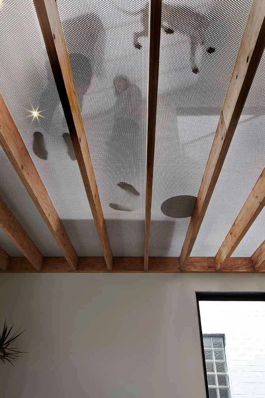  Lightbox House by Edward Moore Architects 