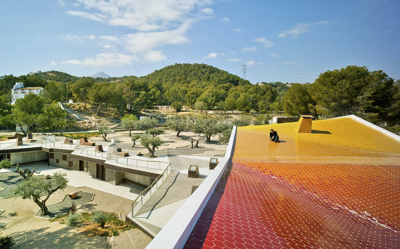Environmental Education Centre El Captivador designed by Crystalzoo