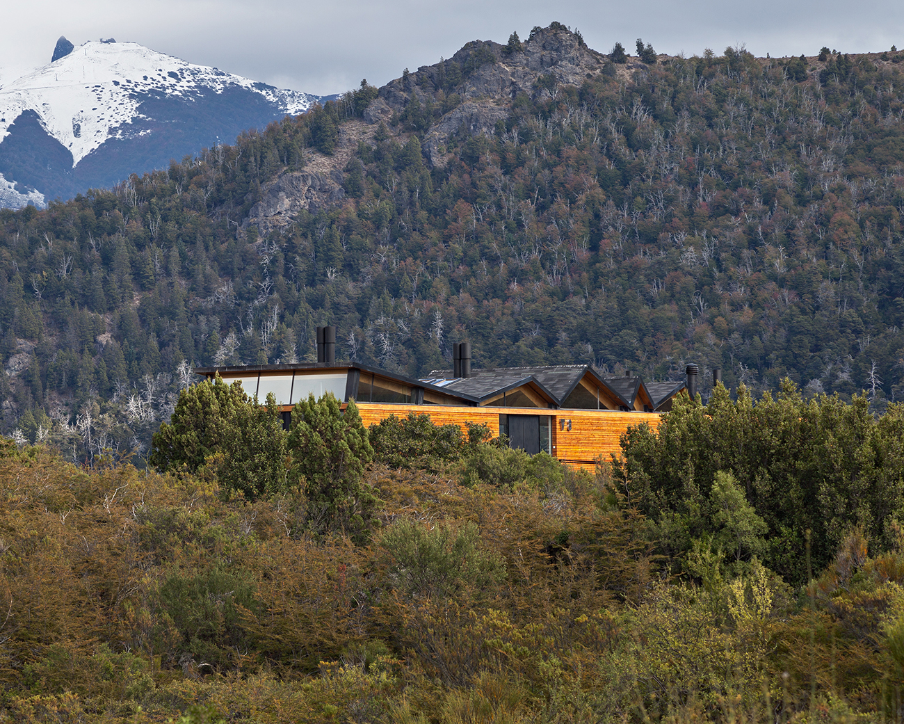  CS House in Barilocheon by Alric Galindez Arquitectos 