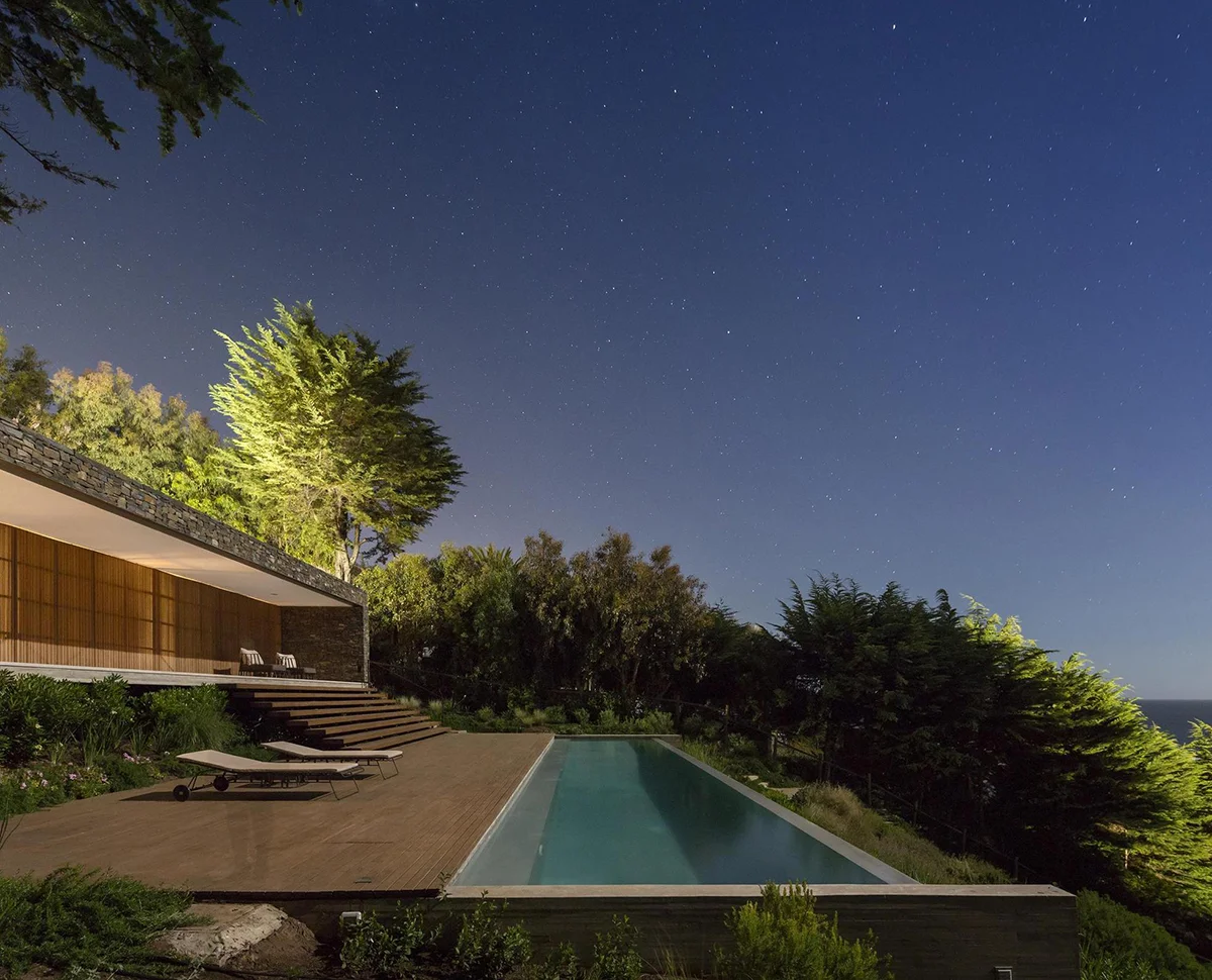 Casa Rocas by Studio MK27 Marcio Kogan