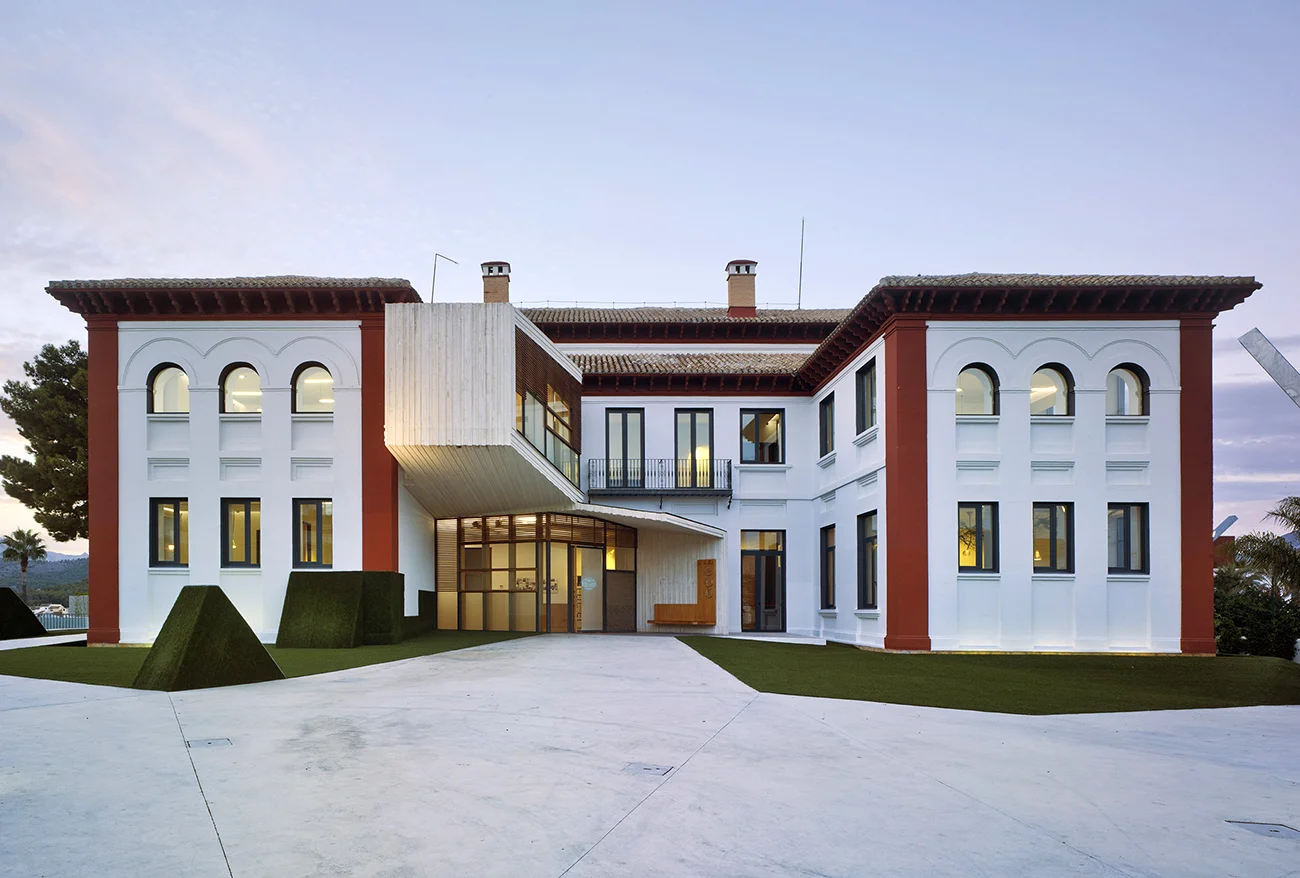  La Nucia's University, La SEU transformed by CrystalZoo. 