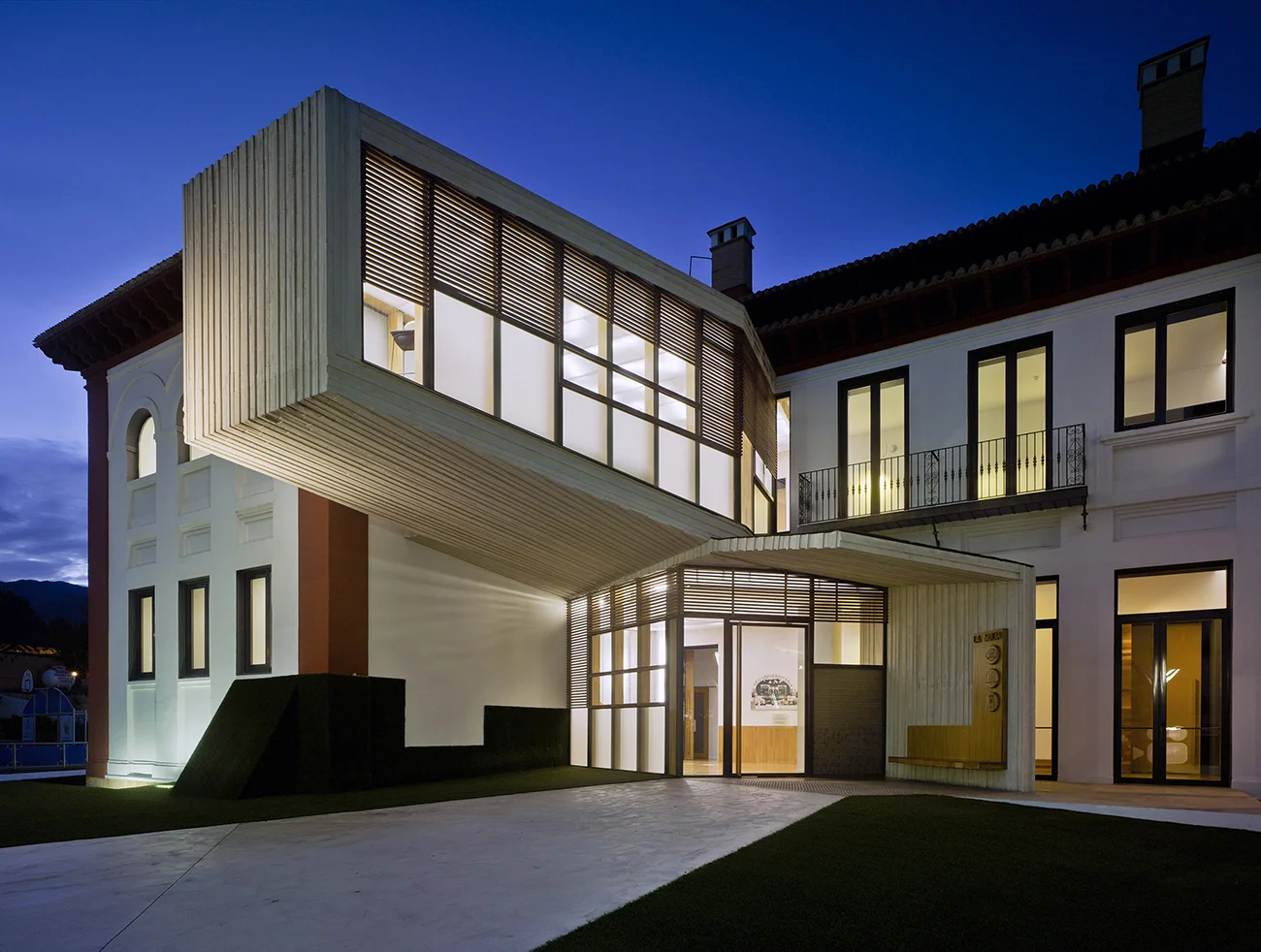  La Nucia's University, La SEU transformed by CrystalZoo. 