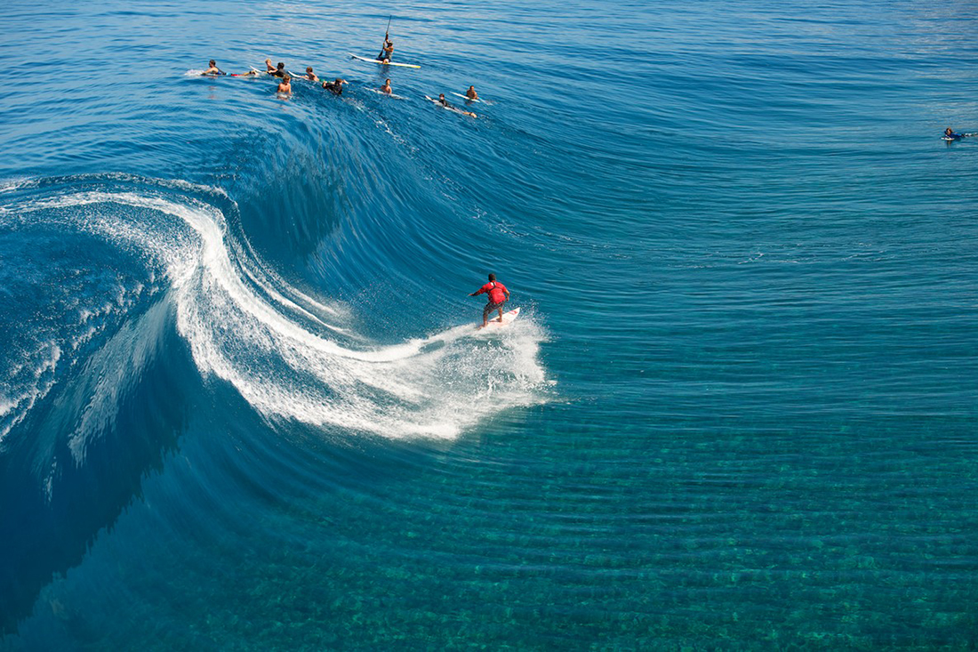  Surfing superwaves of Teahupo’o in Tahiti.&nbsp; 